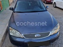 Gris / plata Usado 2004 Ford Mondeo Ambiente Berlina | 2200 € (Precio justo)