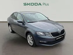 Gris Usado 2020 Skoda Octavia Ambition Utilitario | 16.490 € (Un poco caro)