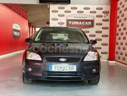 Gris / plata Usado 2007 Ford Focus Trend Berlina | 5490 € (Precio justo)