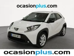 Blanco Usado 2024 Toyota Aygo Play Utilitario | 13.991 € (Precio justo)