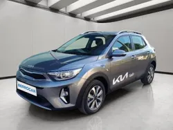 Gris Usado 2024 Kia Stonic SUV | 19.990 € (Un poco caro)