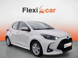 Blanco Usado 2021 Toyota Yaris Hybrid Active Berlina | 14.190 € (Buen precio)