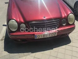 Rojo Usado 2000 Mercedes E270 Elegance Berlina | 1699 €