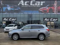Gris Usado 2020 Mitsubishi Outlander P-HEV Motion SUV | 21.900 € (Buen precio)
