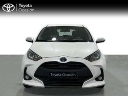 Blanco Usado 2021 Toyota Yaris Hybrid Active Utilitario | 19.990 € (Un poco caro)