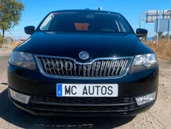 Negro Usado 2013 Skoda Rapid Active Berlina | 7300 €