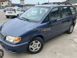 Azul Usado 2001 Hyundai Trajet GLS Monovolumen | 1500 €
