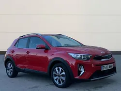 Rojo Usado 2024 Kia Stonic SUV | 19.700 € (Precio justo)