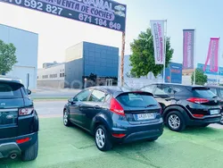 Gris / plata Usado 2010 Ford Fiesta Trend Utilitario | 4499 € (Precio justo)
