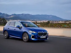 Gris Nuevo 2024 BMW 218 Active Tourer Performance Monovolumen | 38.568 € (Precio justo)
