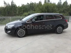 Negro Usado 2011 Opel Astra Excellence Familiar | 5900 € (Precio justo)