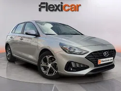 Gris Usado 2023 Hyundai i30 Berlina | 15.890 € (Buen precio)