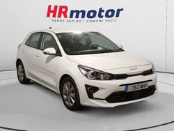 Blanco Usado 2023 Kia Rio Utilitario | 16.440 € (Precio justo)
