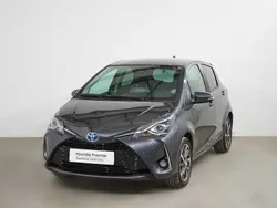 Gris Usado 2019 Toyota Yaris Hybrid Berlina | 17.990 € (Un poco caro)
