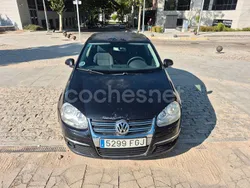 Negro Usado 2006 VW Jetta Advance Berlina | 1800 €