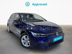 Azul Usado 2023 VW Golf VIII Life Berlina | 22.900 € (Precio justo)
