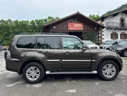Beige Usado 2017 Mitsubishi Montero SUV | 39.999 €