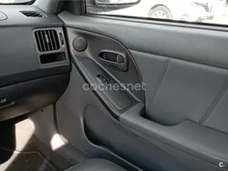 Granate Usado 2005 Hyundai Elantra GLS Berlina | 3000 €
