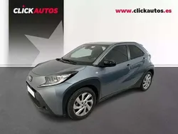 Gris Usado 2024 Toyota Aygo Play Utilitario | 13.750 € (Precio justo)