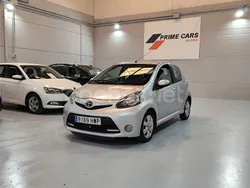 Gris / plata Usado 2014 Toyota Aygo Live Utilitario | 6990 € (Precio justo)