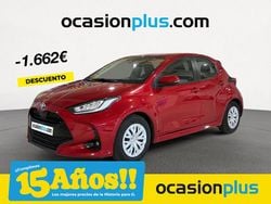 Rojo Usado 2022 Toyota Yaris Hybrid Style Berlina | 18.290 € (Precio justo)
