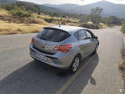 Gris / plata Usado 2013 Opel Astra Selective Berlina | 8900 € (Un poco caro)