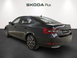 Negro Usado 2023 Skoda Superb SportLine Berlina | 30.990 € (Precio justo)