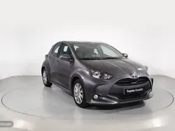 Gris Usado 2025 Toyota Yaris Hybrid Active Berlina | 22.600 € (Precio justo)