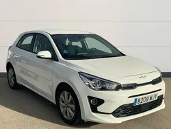 Blanco Usado 2023 Kia Rio | 19.300 € (Un poco caro)