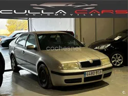 Gris / plata Usado 2002 Skoda Octavia Ambiente Berlina | 2999 €
