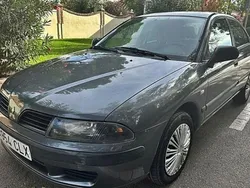Usado 2003 Mitsubishi Carisma Comfort Edition Berlina | 2200 €