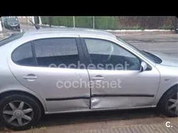 Gris / plata Usado 2003 Seat Toledo Sport Berlina | 1200 €