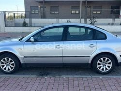 Gris / plata Usado 2003 VW Passat Edition Berlina | 2399 € (Buen precio)