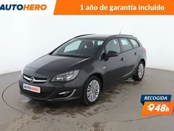 Gris / plata Usado 2013 Opel Astra Selective Familiar | 8999 € (Precio justo)