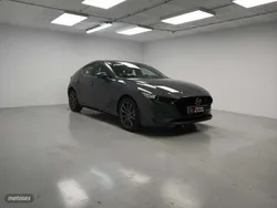 Gris Usado 2024 Mazda 3 Exclusive-Line Berlina | 32.300 €