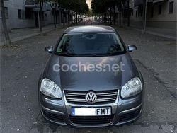 Gris / plata Usado 2007 VW Jetta Trendline Berlina | 4990 € (Precio justo)