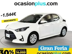 Blanco Usado 2023 Toyota Yaris Active Utilitario | 15.446 € (Precio justo)