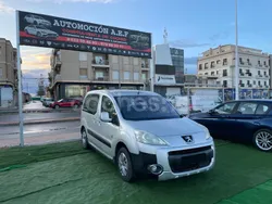 Gris / plata Usado 2011 Peugeot Partner Tepee Active Monovolumen | 6999 € (Buen precio)