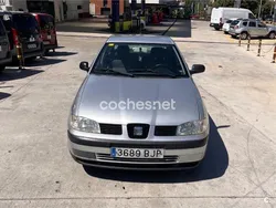 Gris / plata Usado 2001 Seat Ibiza Stella Berlina | 2350 € (Precio justo)