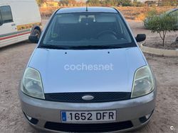 Gris / plata Usado 2005 Ford Fiesta Utilitario | 2500 € (Buen precio)