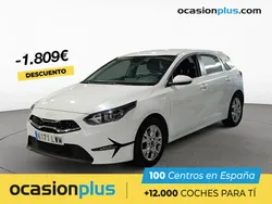 Blanco Usado 2022 Kia Ceed Berlina | 19.900 € (Un poco caro)