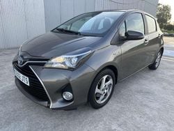 Beige Usado 2016 Toyota Yaris Hybrid Active Utilitario | 11.500 € (Caro)