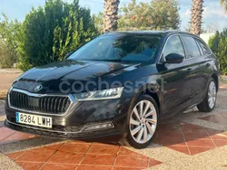 Negro Usado 2022 Skoda Octavia Style Familiar | 17.900 € (Precio justo)