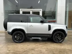 Plateado Usado 2023 Land Rover Defender SE Dynamic SUV | 69.999 €