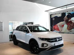 Blanco Nuevo 2025 VW T-Roc SUV | 30.990 € (Caro)