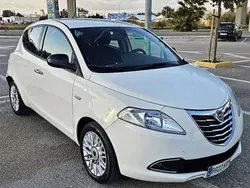 Blanco Usado 2014 Lancia Ypsilon Silver Utilitario | 4990 €
