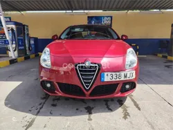 Granate Usado 2013 Alfa Romeo Giulietta Distinctive Utilitario | 10.000 €