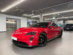 Rojo carmín Usado 2023 Porsche Taycan GTS Berlina | 129.900 €