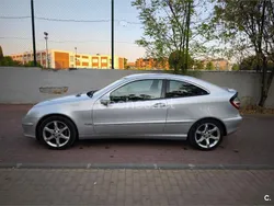 Gris / plata Usado 2005 Mercedes C200 Sport Edition Berlina | 4000 € (Caro)