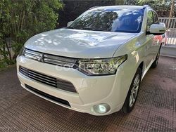 Blanco Usado 2015 Mitsubishi Outlander P-HEV SUV | 18.750 € (Precio justo)